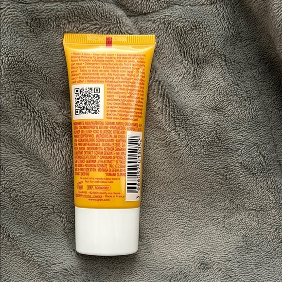 Clarins One-Step Gentle Exfoliating Cleanser - Yellow - Picture 2 of 2